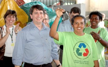Unoeste participa da entrega de caminhão à Cooperlix